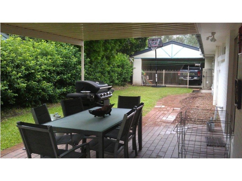 85 Kilkivan Avenue, Kenmore QLD 4069