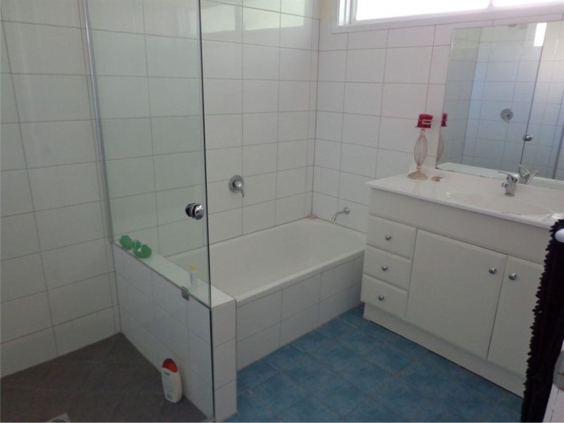 85 Kilkivan Avenue, Kenmore QLD 4069