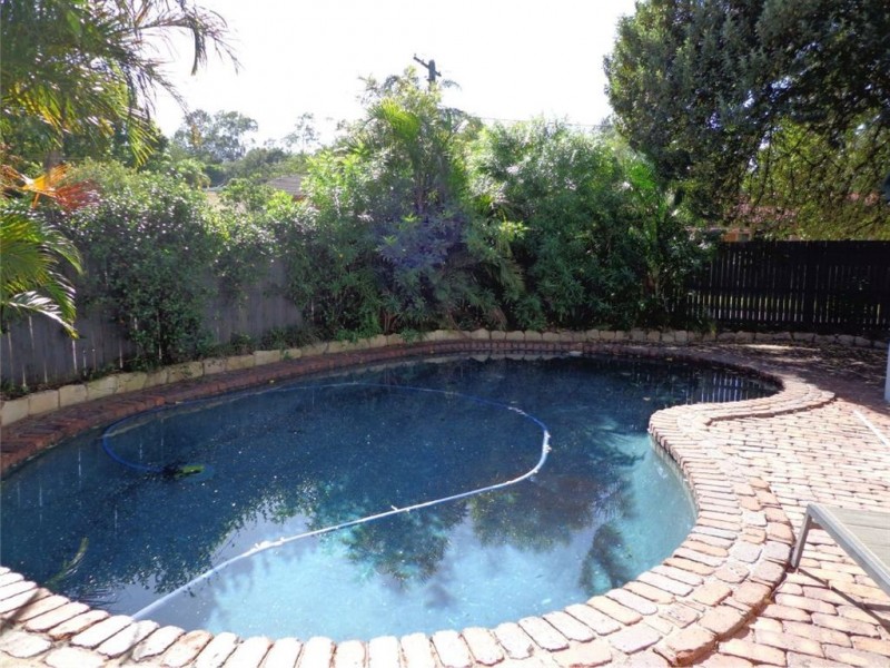 85 Kilkivan Avenue, Kenmore QLD 4069