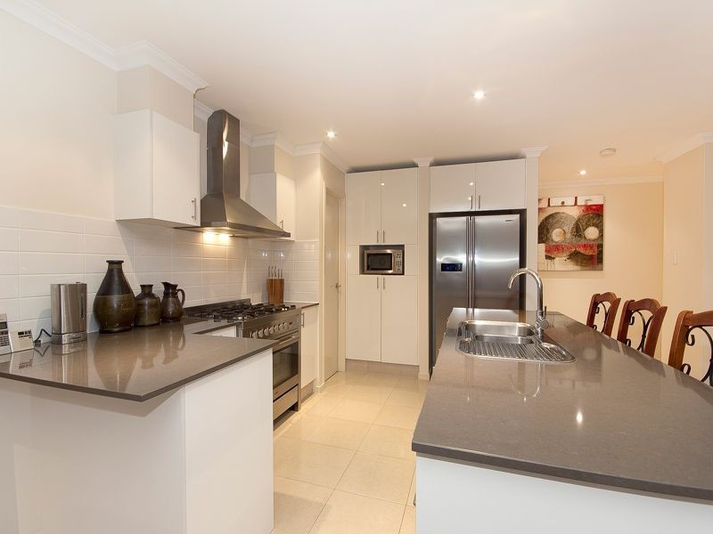 9 Aristotle Avenue, Augustine Heights QLD 4300