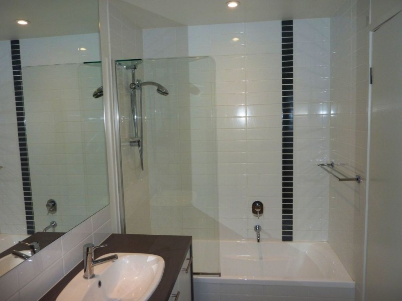 117/2-4 Riverwalk Ave, Robina QLD 4226