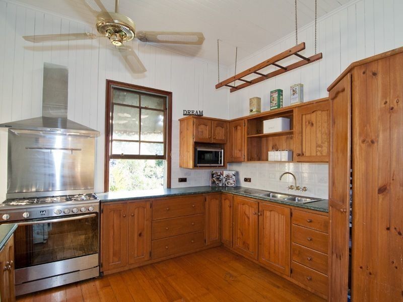 7 Pemberton street, Booval QLD 4304