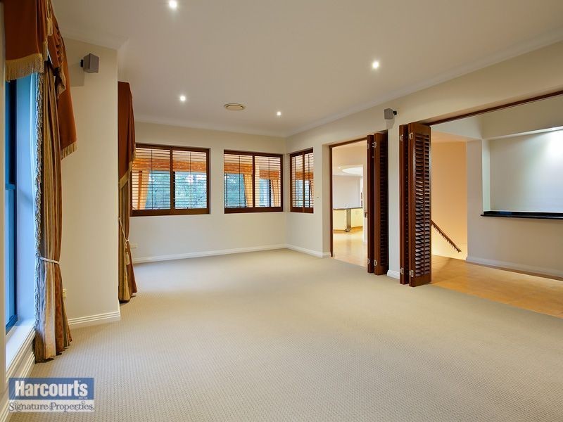 5 Fernbrook Close, Brookwater QLD 4300