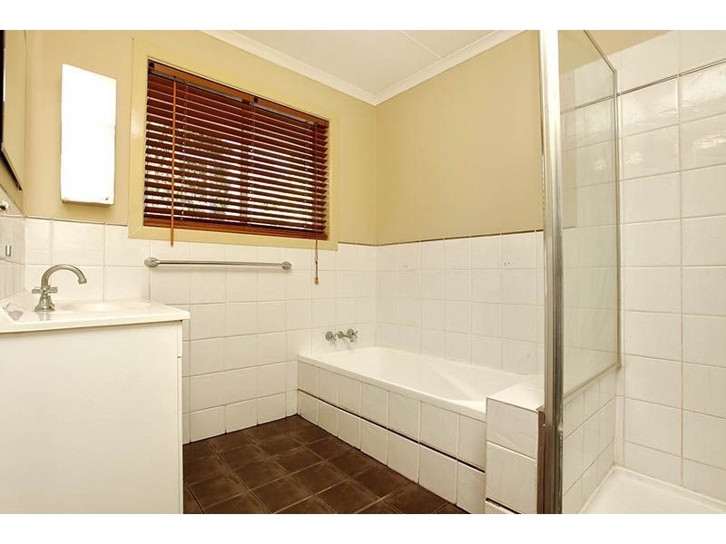 16 Surrey Rd, Bellbird Park QLD 4300