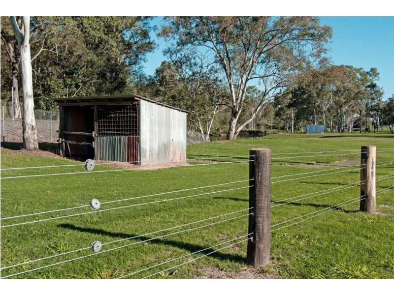 5 Mary St, Blackstone QLD 4304