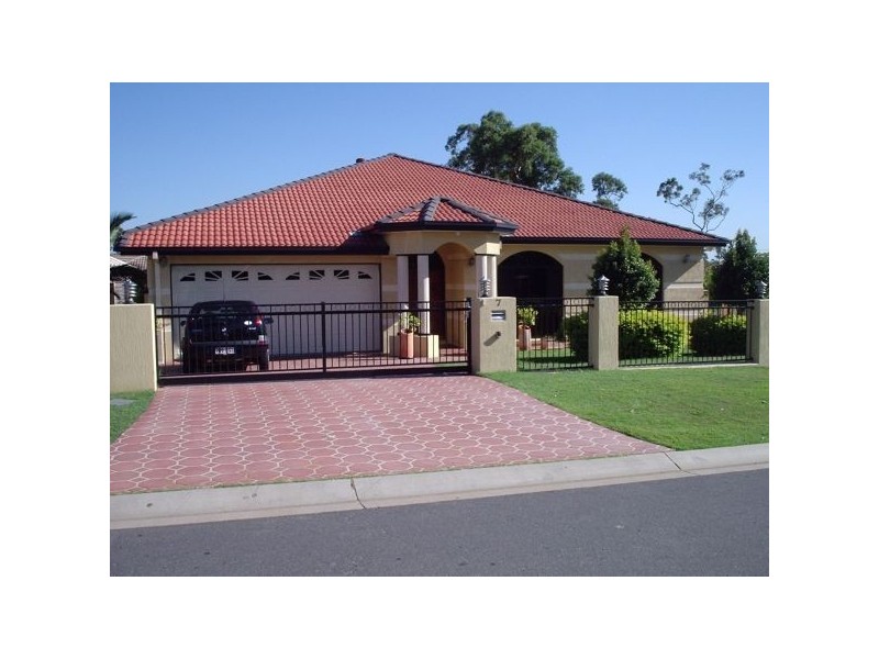 7 St Andrews Avenue, Forest Lake QLD 4078