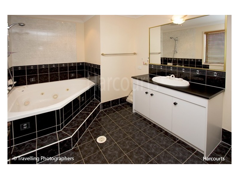 10 Canterbury Close, Forest Lake QLD 4078