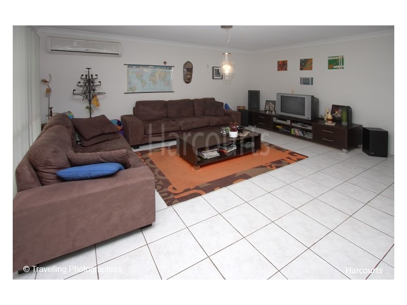 8 Lyrebird Close, Doolandella QLD 4077