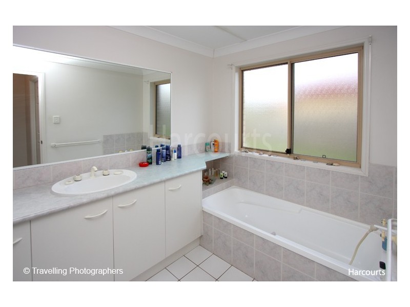8 Lyrebird Close, Doolandella QLD 4077