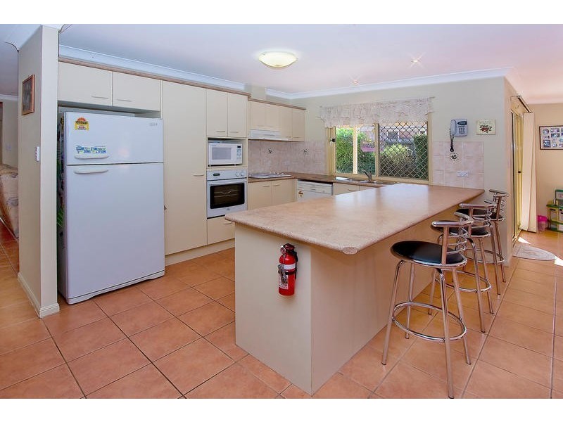 16 Chapple Place, Forest Lake QLD 4078