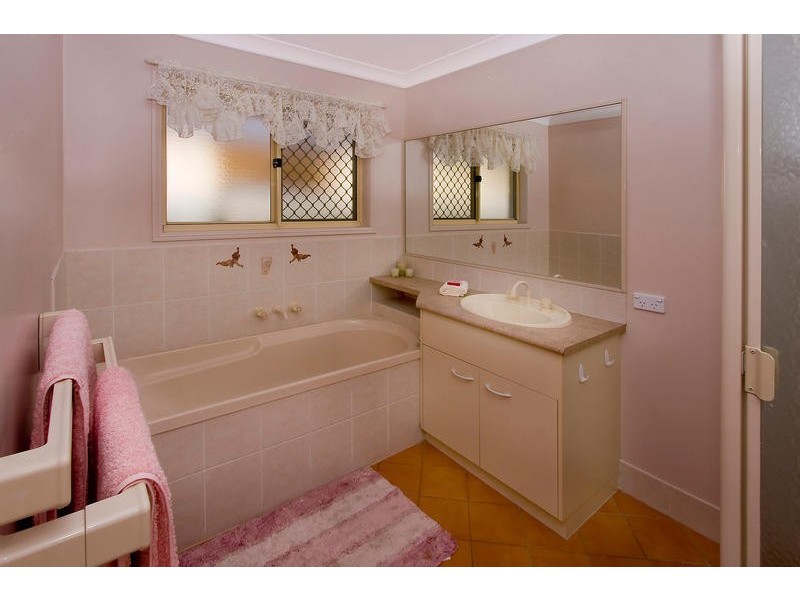 16 Chapple Place, Forest Lake QLD 4078