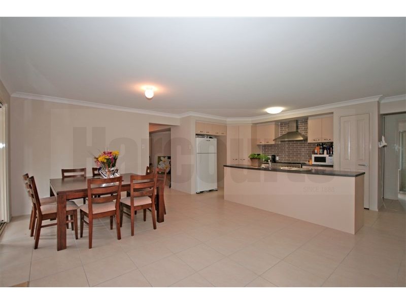 13 Rowan St, Heathwood QLD 4110