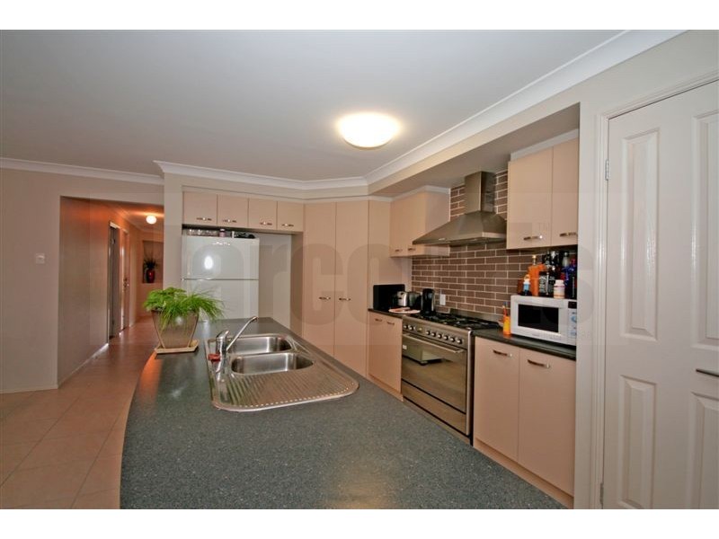 13 Rowan St, Heathwood QLD 4110