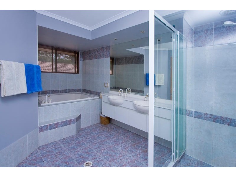 10 Mitchell Place, Forest Lake QLD 4078