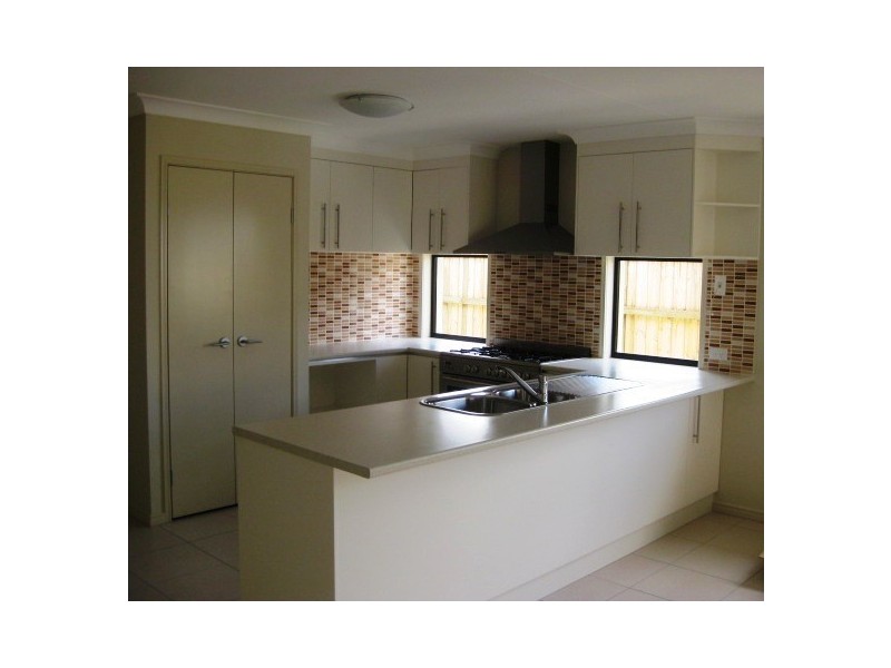 16 Sandalwood Street, Heathwood QLD 4110