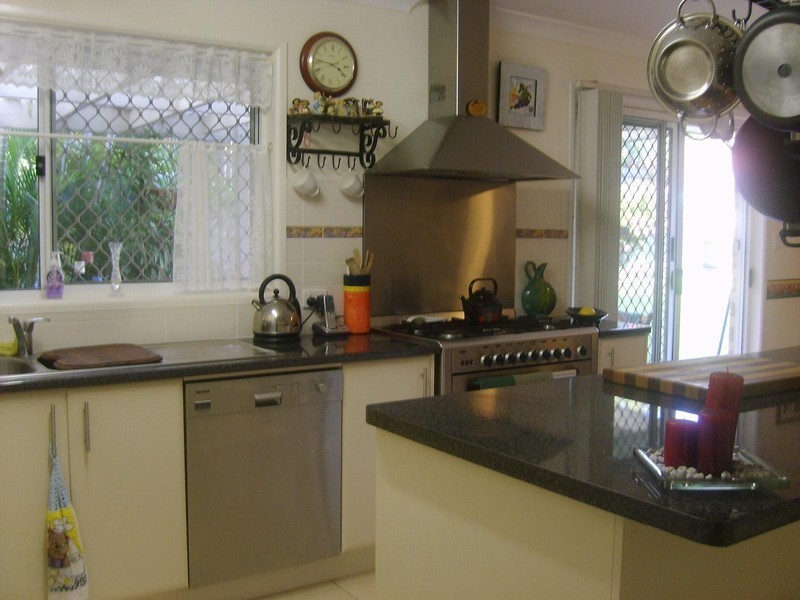 3 Hoop Place, Forest Lake QLD 4078