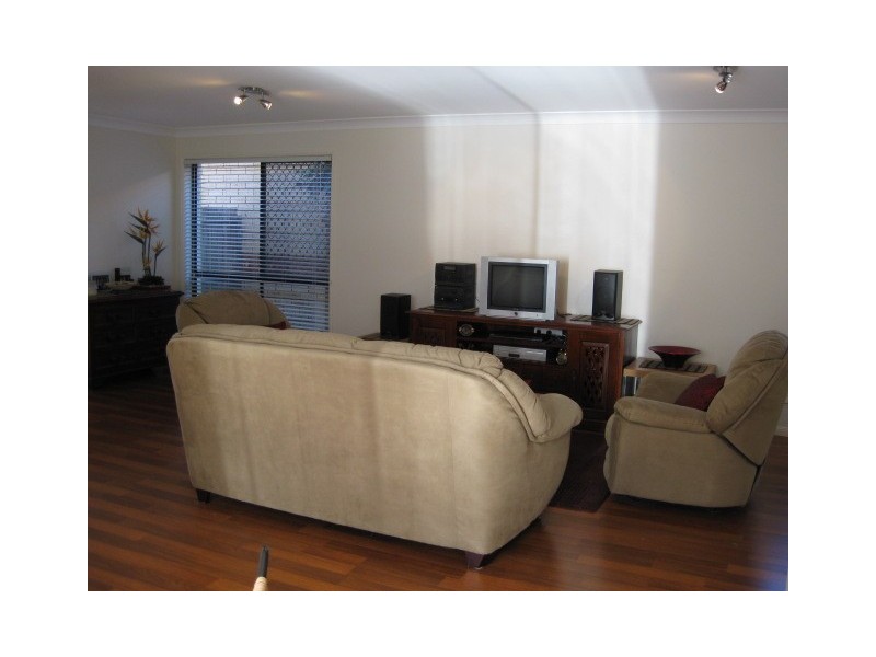 8 Chiswick Place, Forest Lake QLD 4078