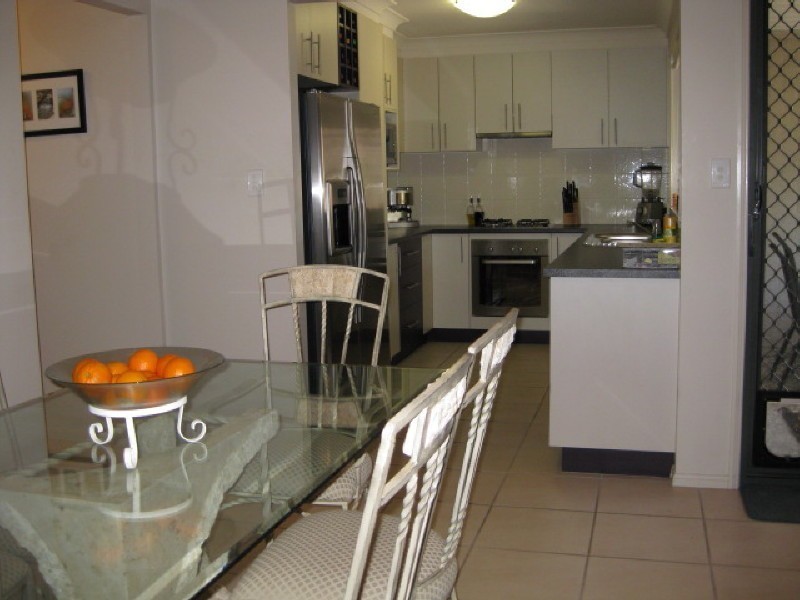 2/84 Cascade Drive, Forest Lake QLD 4078