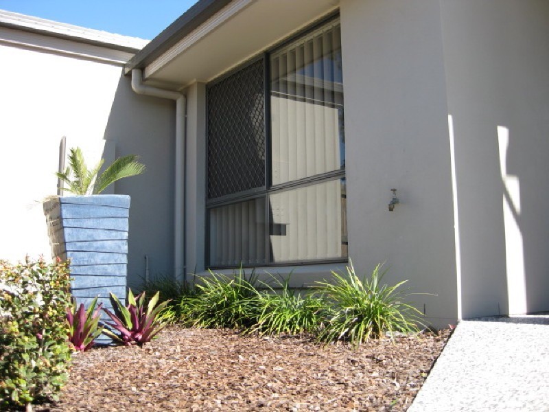 2/84 Cascade Drive, Forest Lake QLD 4078