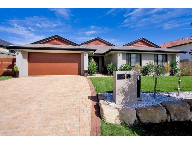 11 Ironbark Place, Heathwood QLD 4110