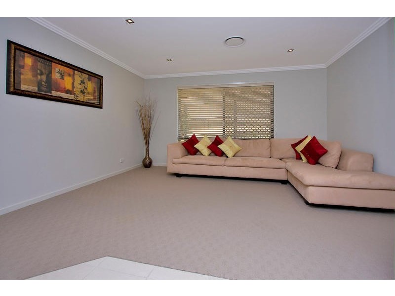 11 Ironbark Place, Heathwood QLD 4110