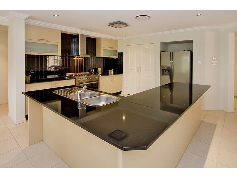 11 Ironbark Place, Heathwood QLD 4110