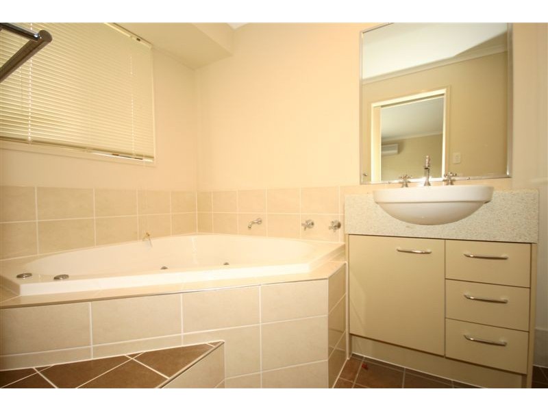 27 Paperbark Crescent, Heathwood QLD 4110