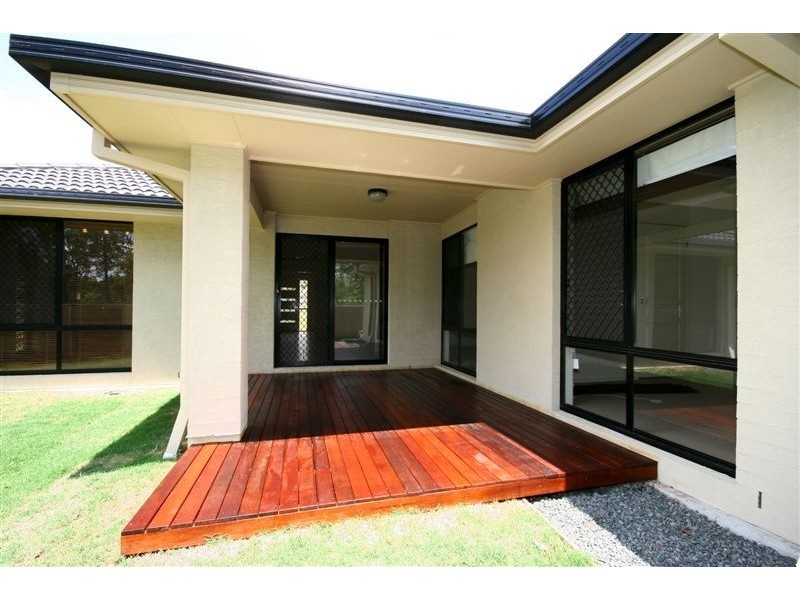 27 Paperbark Crescent, Heathwood QLD 4110