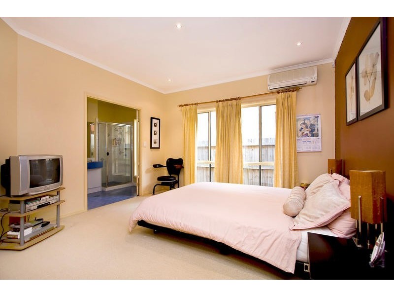 5 Montserrat Place, Forest Lake QLD 4078