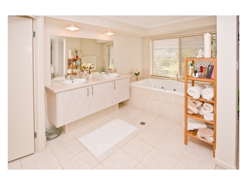 56 Parkwood Drive, Heathwood QLD 4110