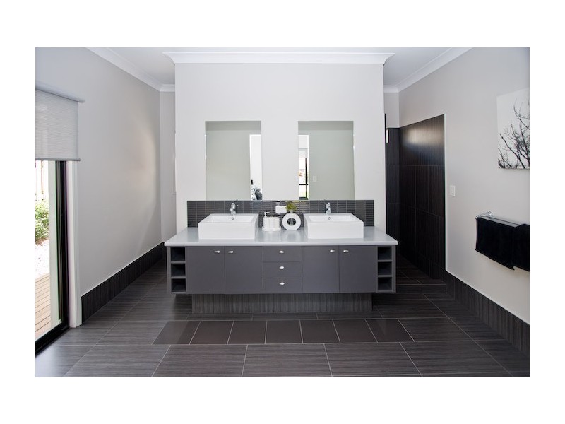 4 Cypress Street, Heathwood QLD 4110