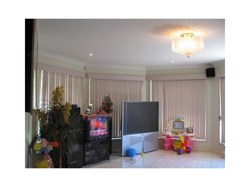 16 St James Street, Forest Lake QLD 4078