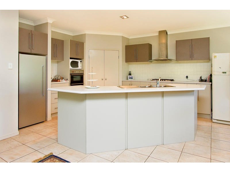 8 St Tropez Place, Forest Lake QLD 4078