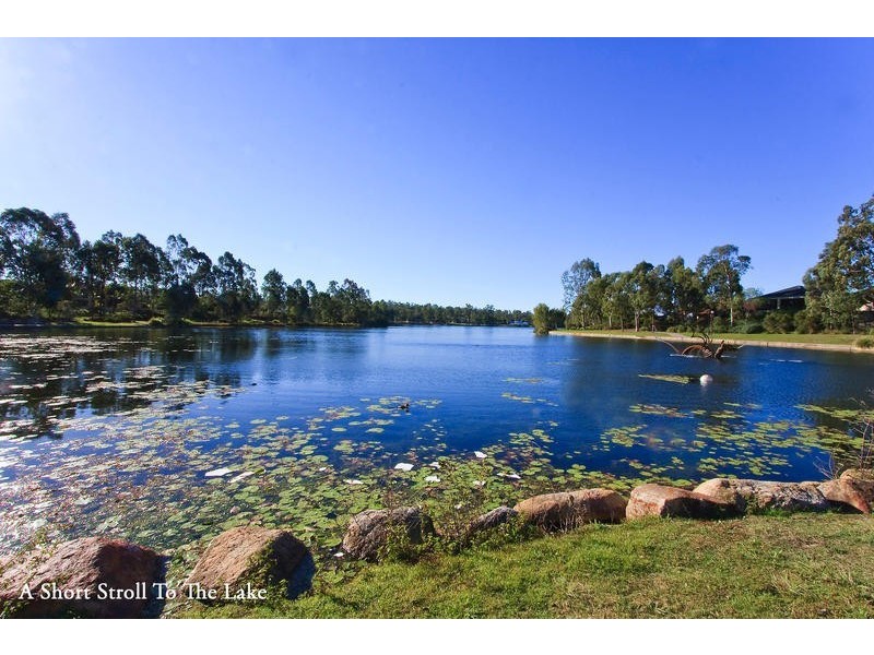 8 St Tropez Place, Forest Lake QLD 4078