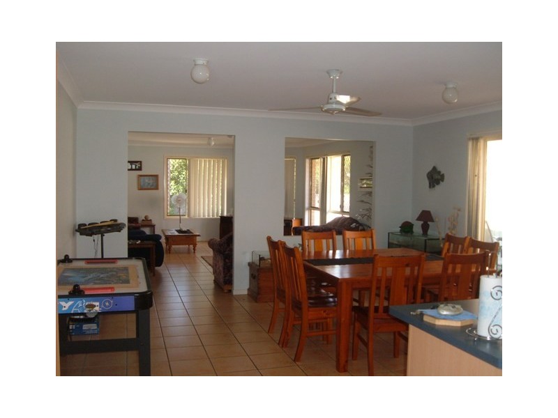 8 Taylor Place, Forest Lake QLD 4078