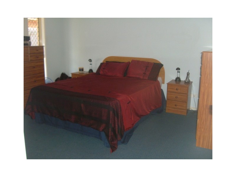 8 Taylor Place, Forest Lake QLD 4078