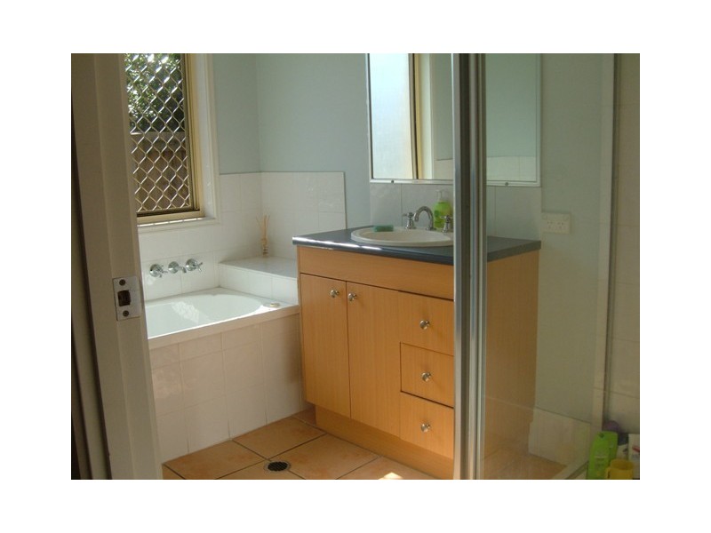 8 Taylor Place, Forest Lake QLD 4078