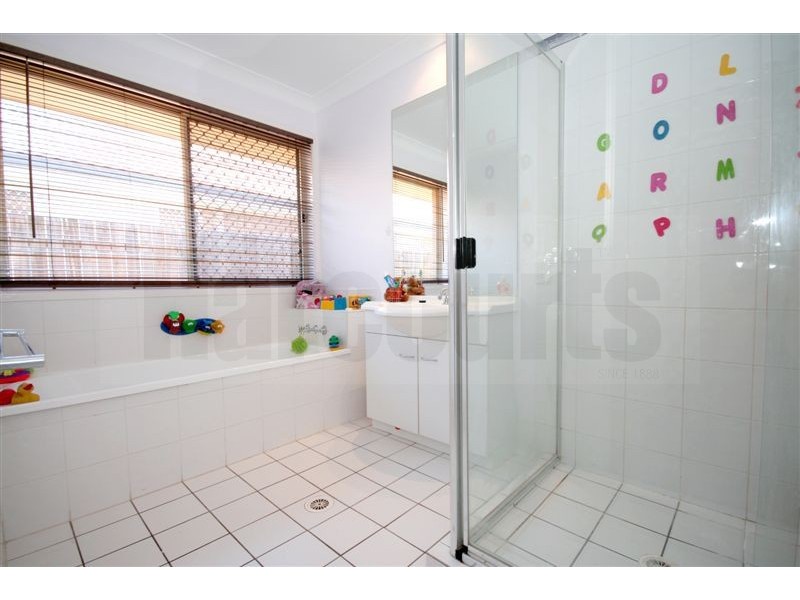 15 Moran Crescent, Forest Lake QLD 4078