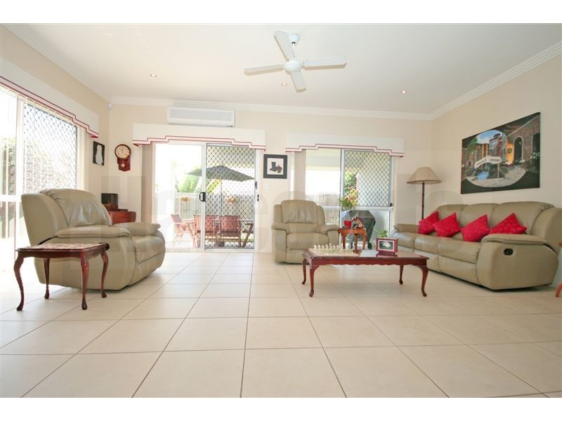 44 Parkwood Drive, Heathwood QLD 4110