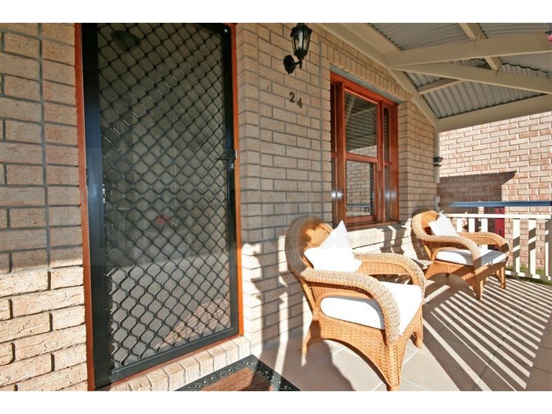 24 Chelsea Place, Forest Lake QLD 4078