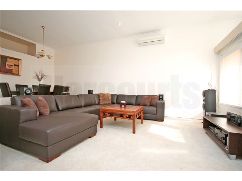 25 Robusta Place, Forest Lake QLD 4078