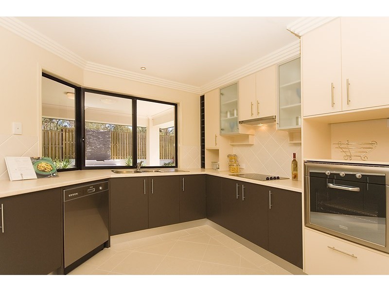 8 Cypress Street, Heathwood QLD 4110