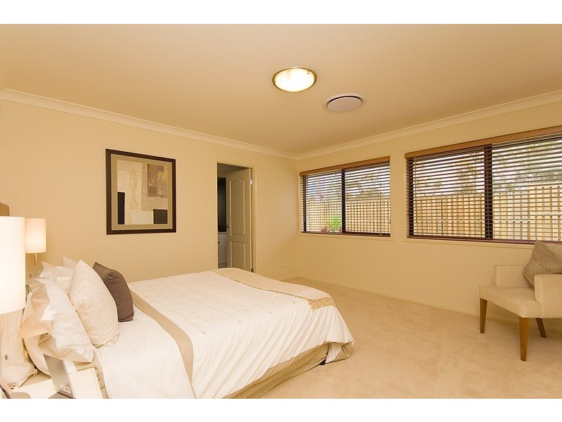 8 Cypress Street, Heathwood QLD 4110