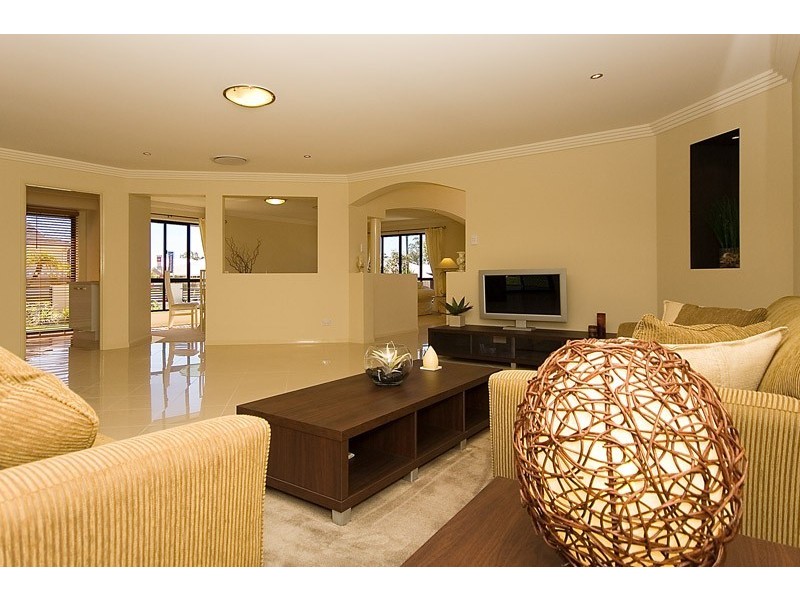 8 Cypress Street, Heathwood QLD 4110