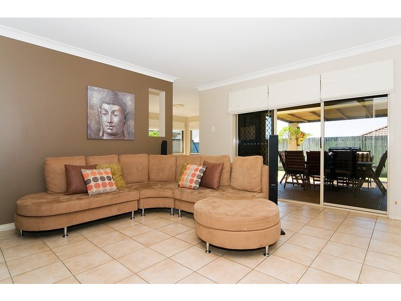 76 Claremont Pde, Forest Lake QLD 4078