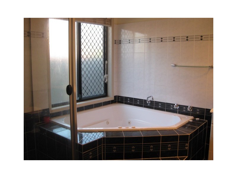 17 St Ives Cct, Forest Lake QLD 4078