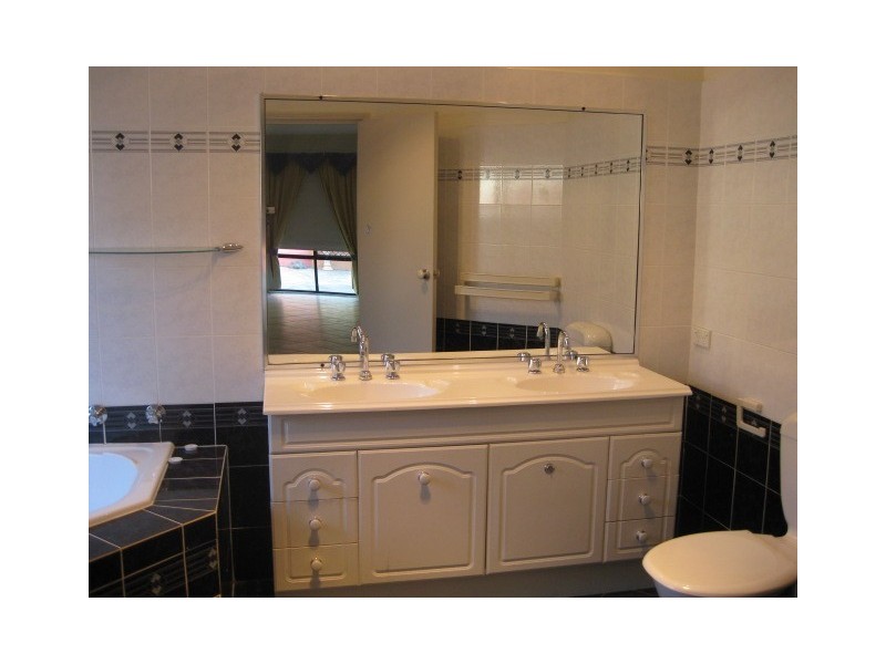 17 St Ives Cct, Forest Lake QLD 4078