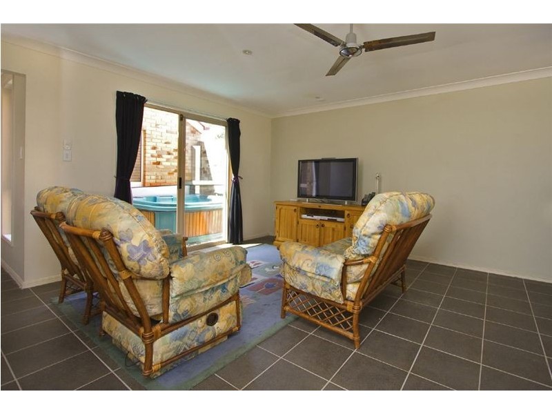 8 Lawson Place, Forest Lake QLD 4078