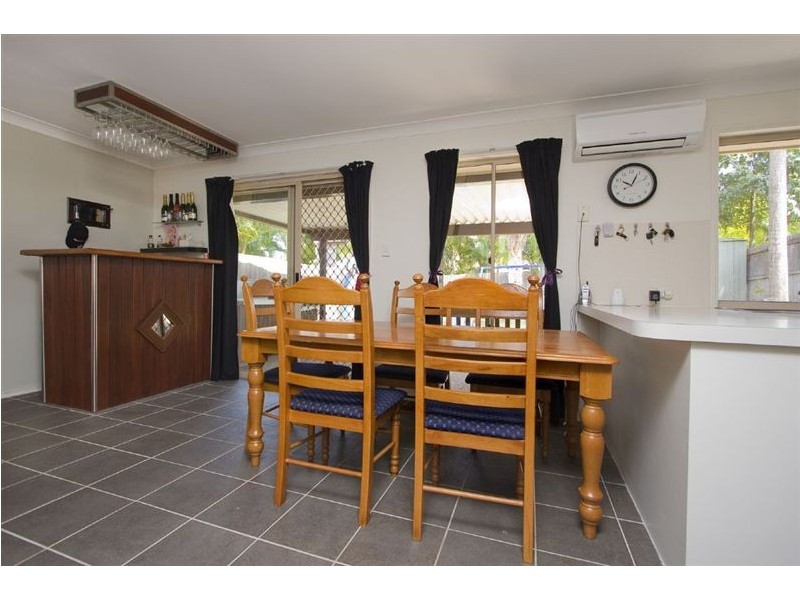 8 Lawson Place, Forest Lake QLD 4078
