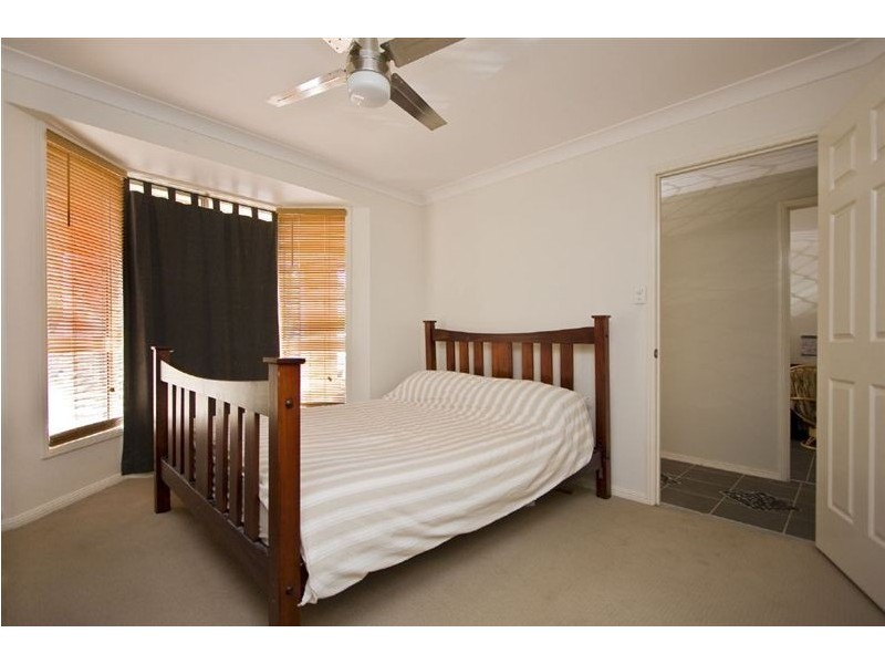 8 Lawson Place, Forest Lake QLD 4078